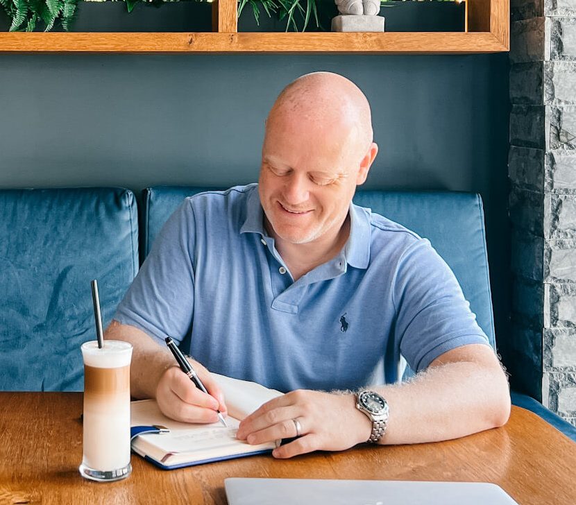 Neil Hay UK copywriter golf, finanacial services, formula one, linkedin